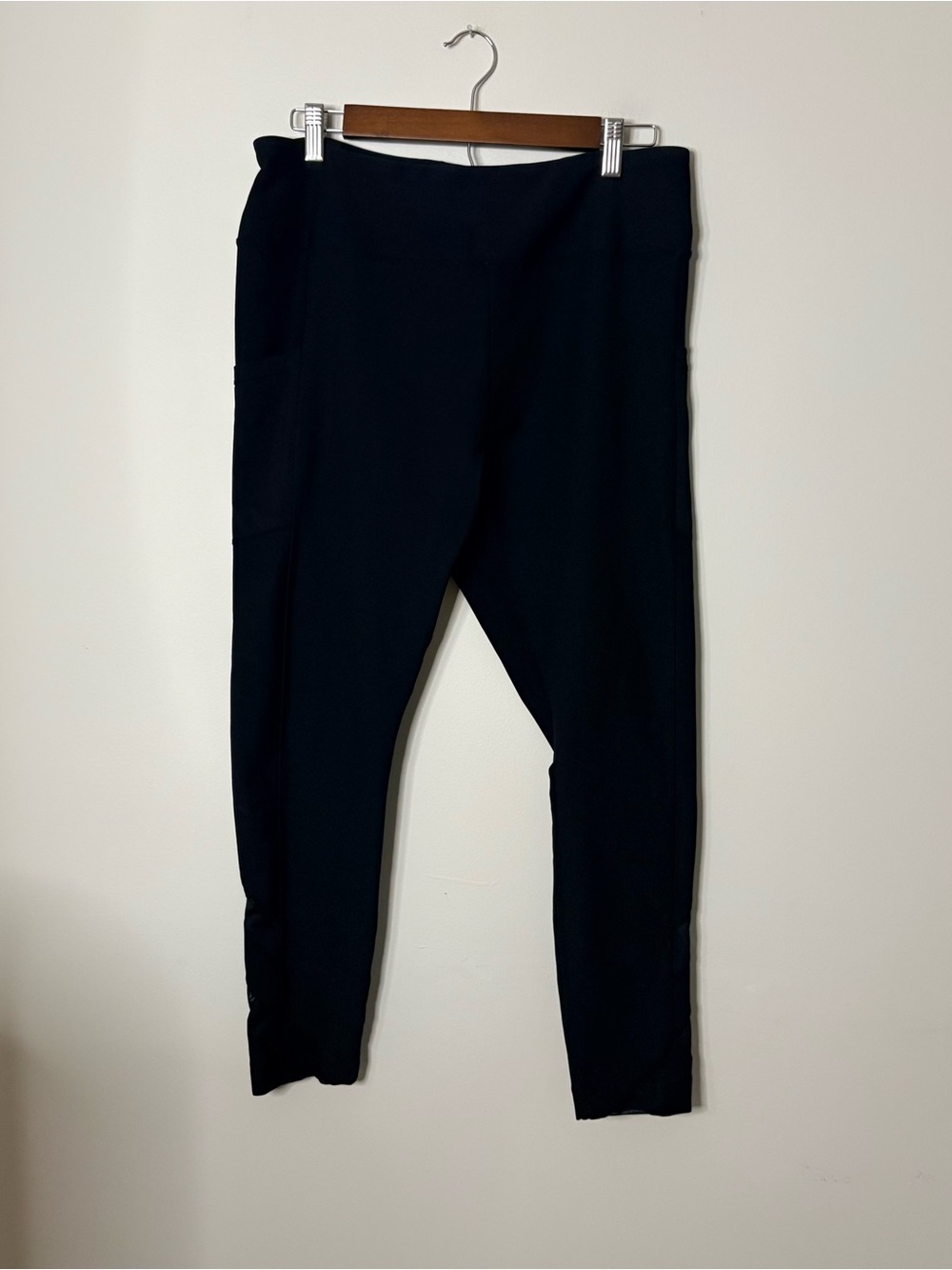 Mondetta Women’s Large Black Leggings Pockets Sporty Luxury Yoga U7